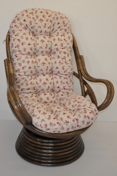 Ratanové houpací křeslo Swivel hnědé polstr motiv růže
