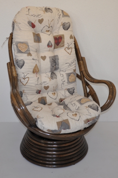 Ratanové houpací křeslo Swivel hnědé polstr motiv srdce LOVE