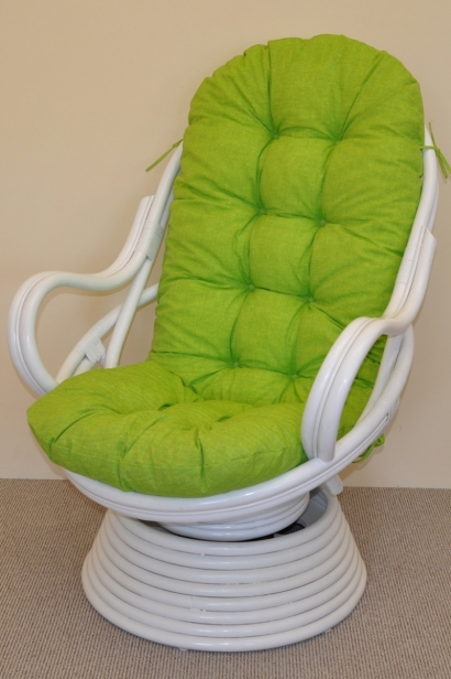 Ratanové houpací křeslo Swivel bílé polstr světle zelený melír
