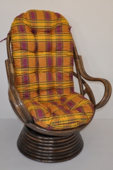 Ratanové houpací křeslo Swivel hnědé okrový polstr