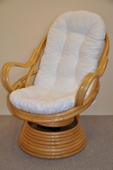 Ratanové houpací křeslo Swivel medové bílý polstr